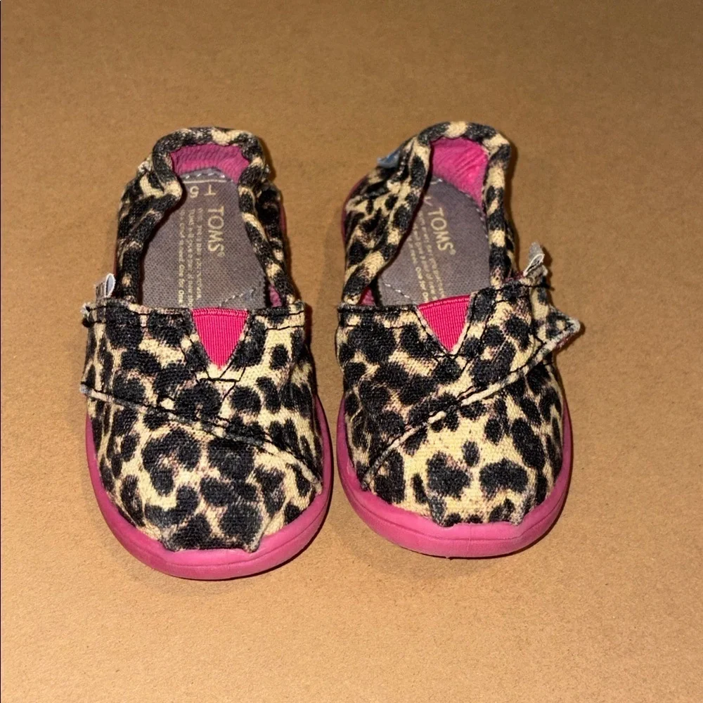 Toms Pink and Black Moccasins with Leopard Print for infants
